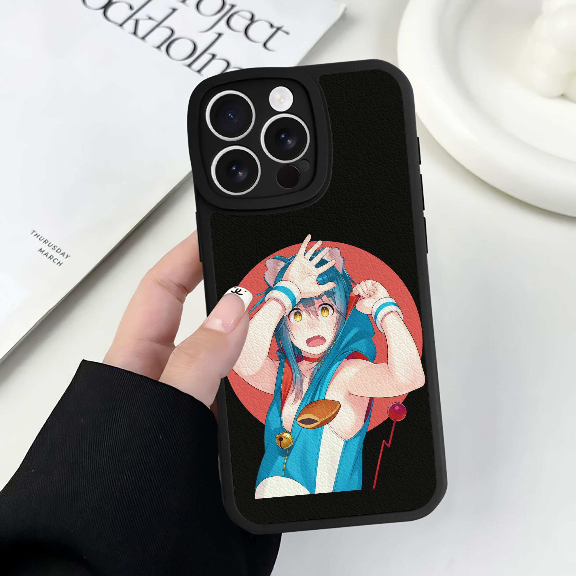 （画像用） ドラえもん Doraemon 【iPhone 16シリーズ対応】シリコンスマホケース（レザー調） 材質：シリコン